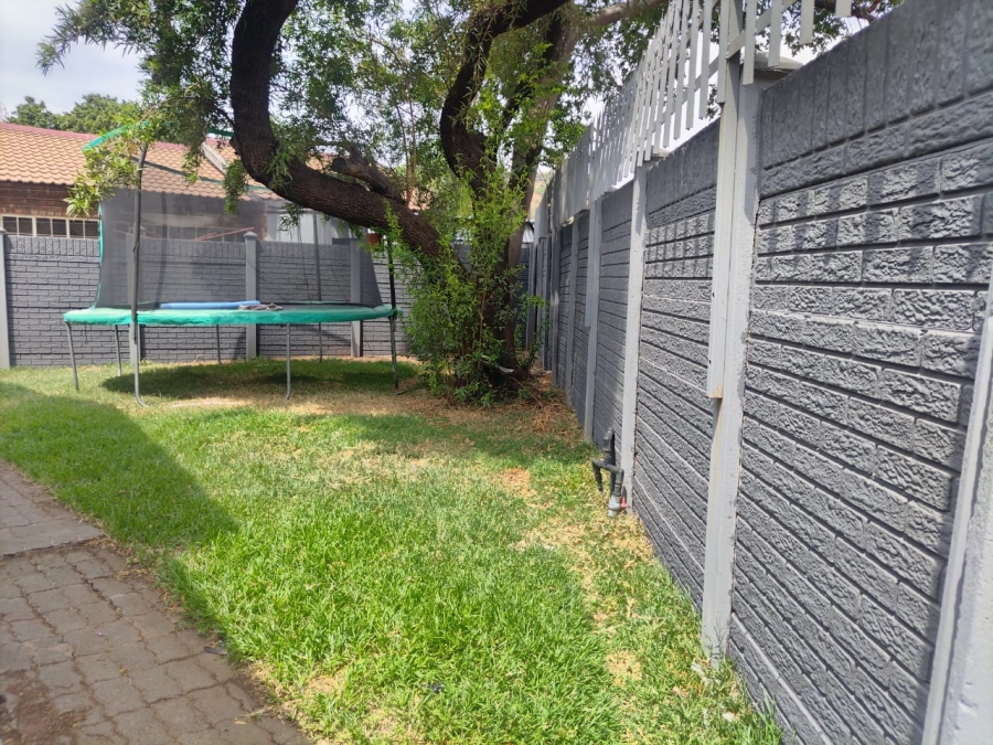 3 Bedroom Property for Sale in Safari Gardens North West